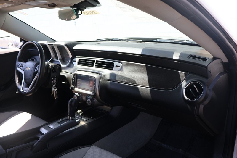 Chevrolet Camaro Vehicle Full-screen Gallery Image 18