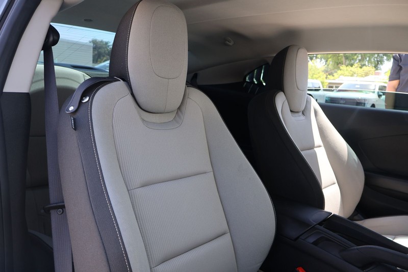 Chevrolet Camaro Vehicle Full-screen Gallery Image 19