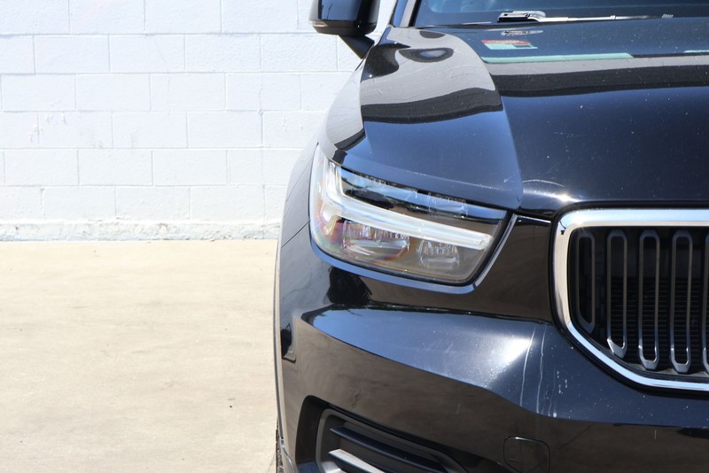 Volvo XC40 Vehicle Full-screen Gallery Image 03