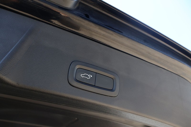 Volvo XC40 Vehicle Full-screen Gallery Image 09