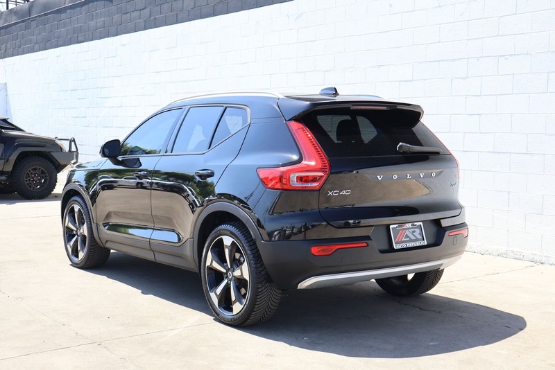 Volvo XC40 Vehicle Full-screen Gallery Image 10