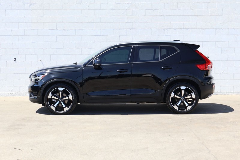 Volvo XC40 Vehicle Full-screen Gallery Image 11