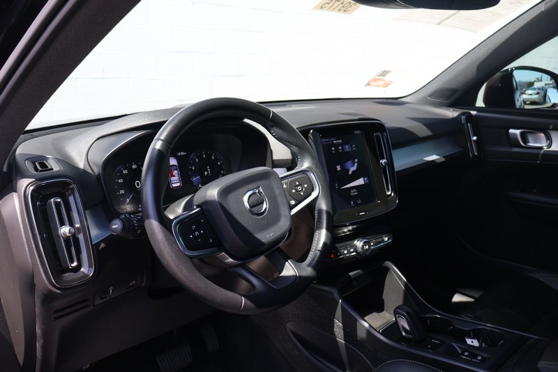Volvo XC40 Vehicle Full-screen Gallery Image 17