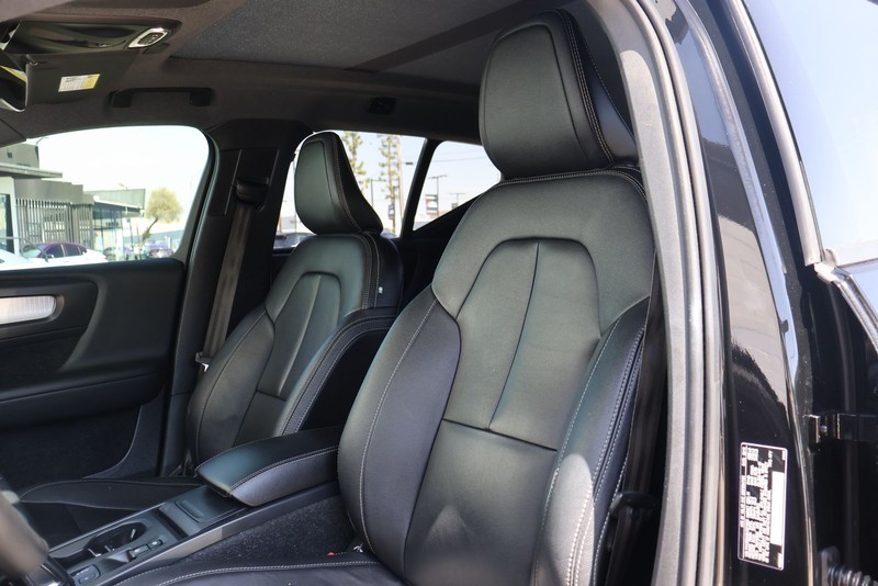 Volvo XC40 Vehicle Full-screen Gallery Image 18