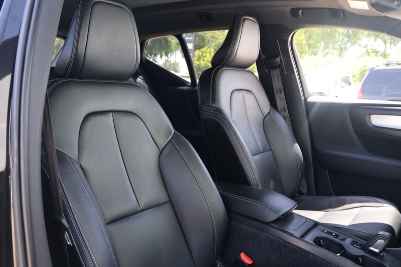 Volvo XC40 Vehicle Full-screen Gallery Image 21