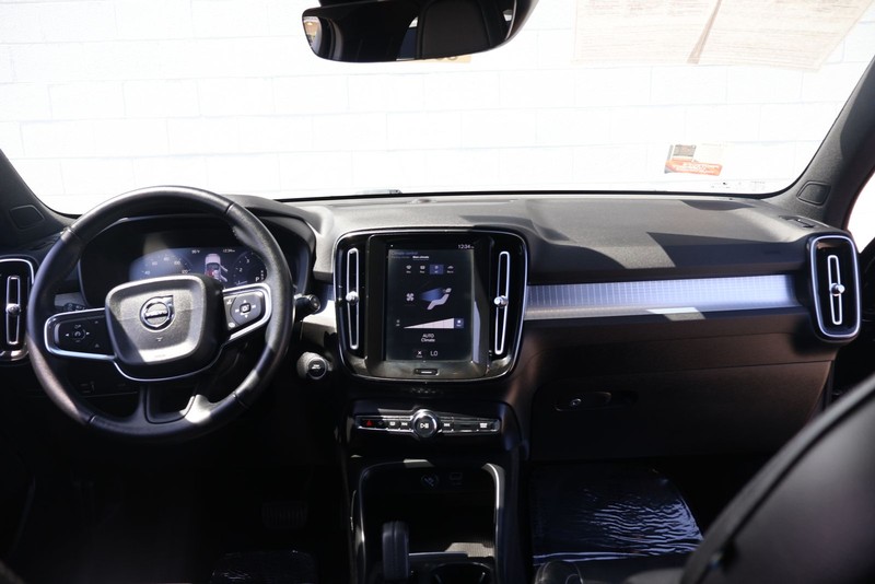 Volvo XC40 Vehicle Full-screen Gallery Image 23