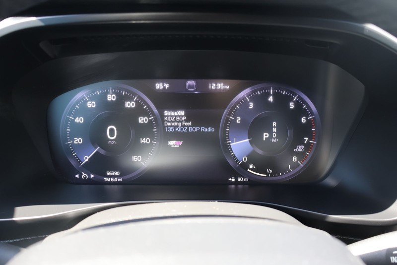 Volvo XC40 Vehicle Full-screen Gallery Image 24