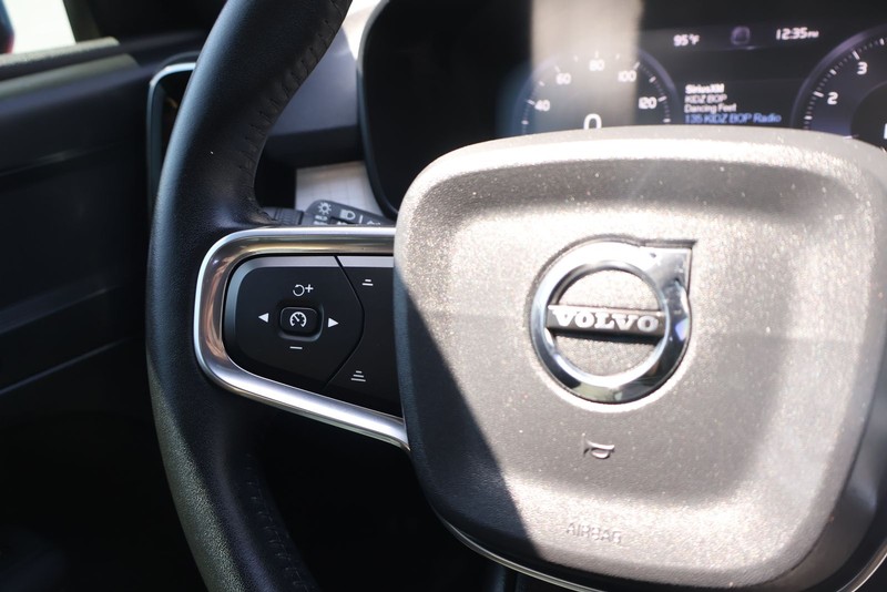 Volvo XC40 Vehicle Full-screen Gallery Image 26