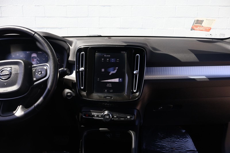 Volvo XC40 Vehicle Full-screen Gallery Image 28