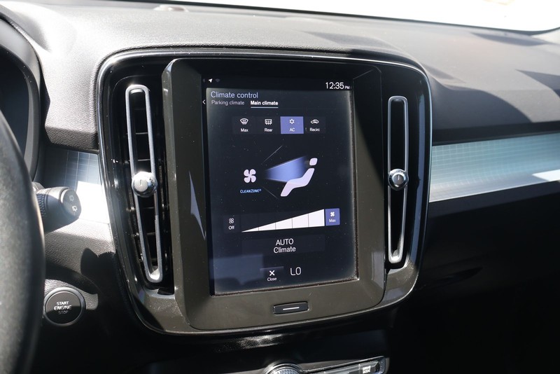 Volvo XC40 Vehicle Full-screen Gallery Image 29