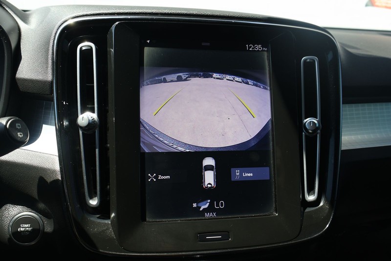 Volvo XC40 Vehicle Full-screen Gallery Image 30