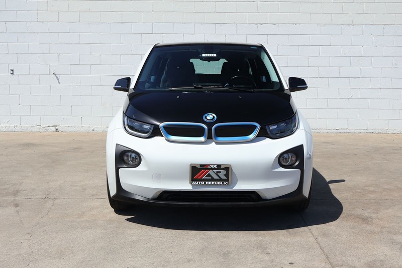 BMW i3 Vehicle Full-screen Gallery Image 02