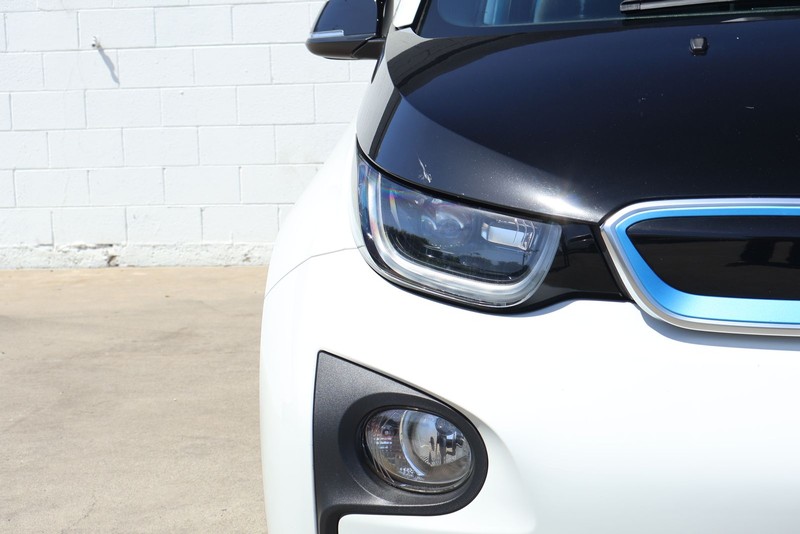 BMW i3 Vehicle Full-screen Gallery Image 03