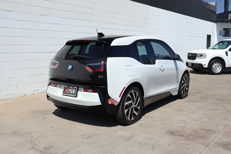 BMW i3 Vehicle Full-screen Gallery Image 05