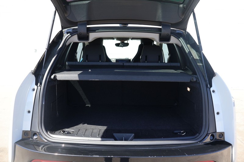 BMW i3 Vehicle Full-screen Gallery Image 08