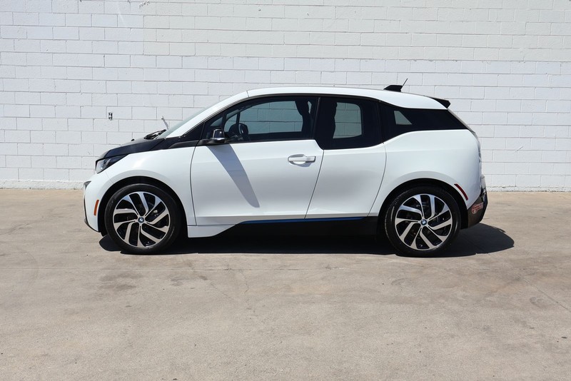 BMW i3 Vehicle Full-screen Gallery Image 10