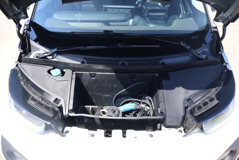 BMW i3 Vehicle Full-screen Gallery Image 12