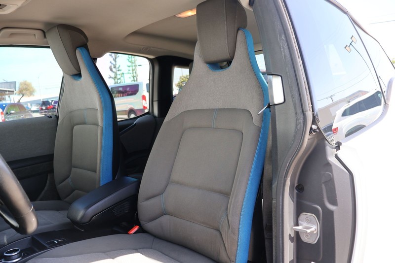 BMW i3 Vehicle Full-screen Gallery Image 17