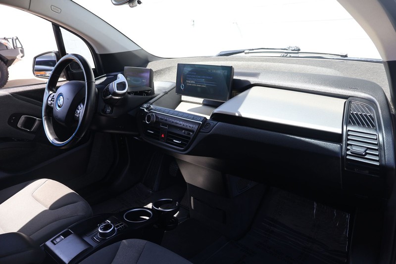 BMW i3 Vehicle Full-screen Gallery Image 19