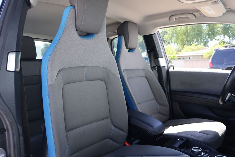 BMW i3 Vehicle Full-screen Gallery Image 20