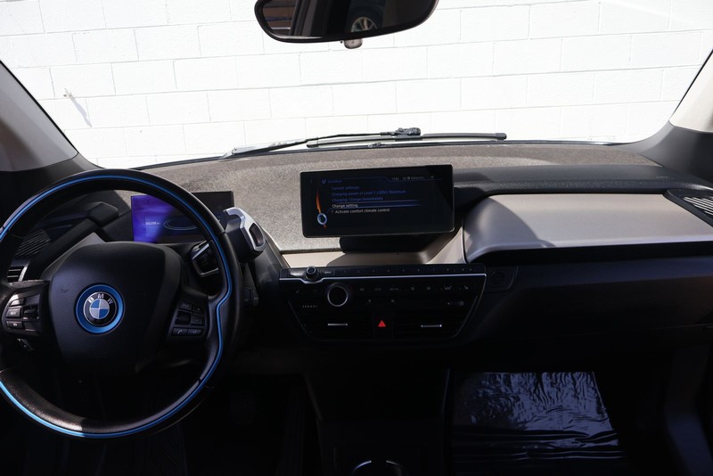 BMW i3 Vehicle Full-screen Gallery Image 22