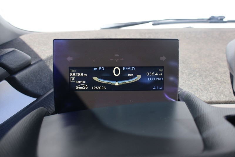 BMW i3 Vehicle Full-screen Gallery Image 23