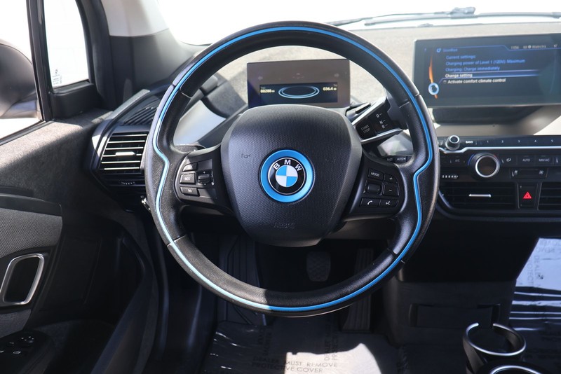 BMW i3 Vehicle Full-screen Gallery Image 24