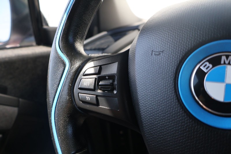 BMW i3 Vehicle Full-screen Gallery Image 25