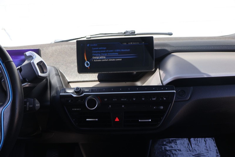 BMW i3 Vehicle Full-screen Gallery Image 28