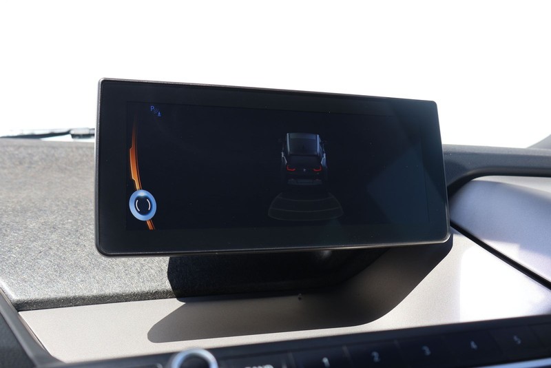 BMW i3 Vehicle Full-screen Gallery Image 30