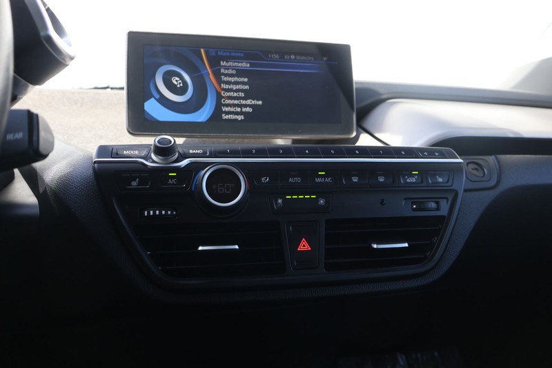 BMW i3 Vehicle Full-screen Gallery Image 31