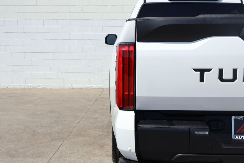 Toyota Tundra 2WD Vehicle Full-screen Gallery Image 07