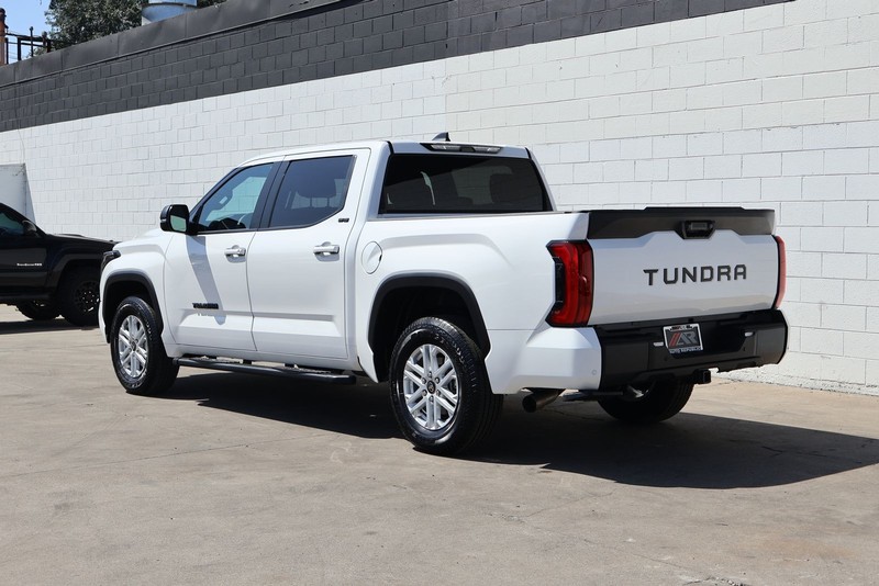 Toyota Tundra 2WD Vehicle Full-screen Gallery Image 09