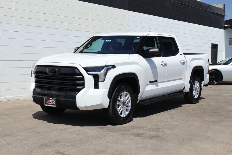 Toyota Tundra 2WD Vehicle Full-screen Gallery Image 11