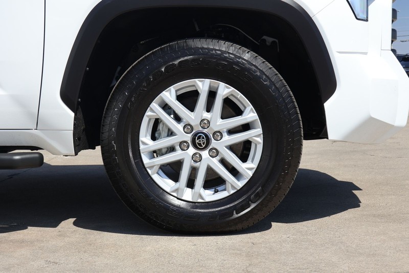 Toyota Tundra 2WD Vehicle Full-screen Gallery Image 13