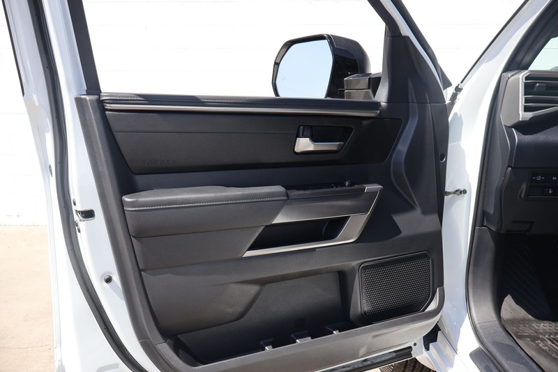 Toyota Tundra 2WD Vehicle Full-screen Gallery Image 14