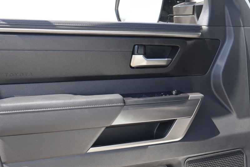 Toyota Tundra 2WD Vehicle Full-screen Gallery Image 15