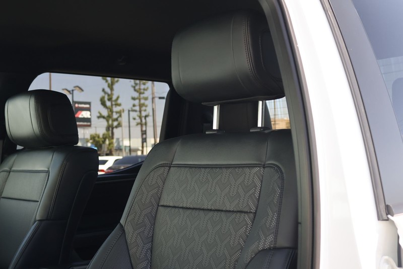 Toyota Tundra 2WD Vehicle Full-screen Gallery Image 18