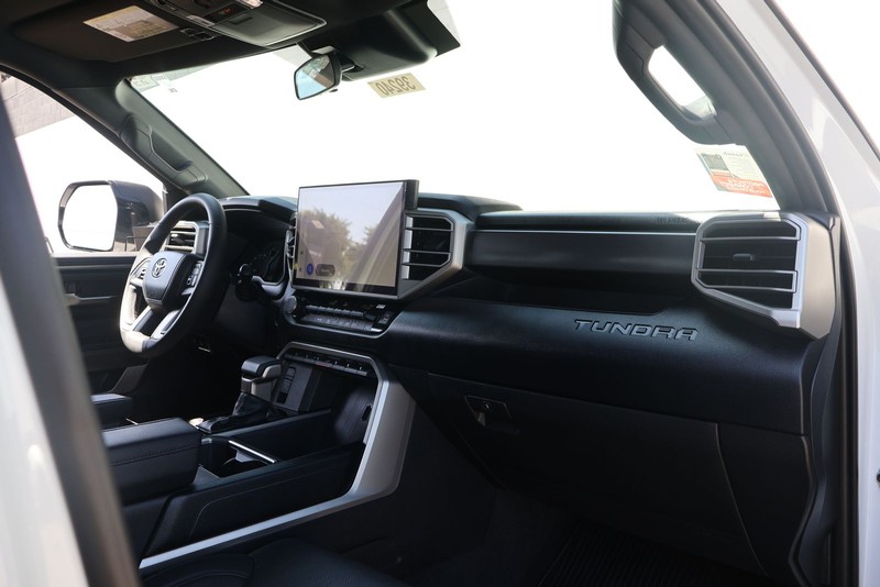 Toyota Tundra 2WD Vehicle Full-screen Gallery Image 19