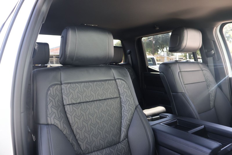 Toyota Tundra 2WD Vehicle Full-screen Gallery Image 20