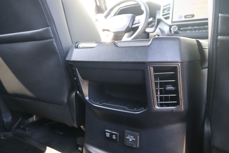 Toyota Tundra 2WD Vehicle Full-screen Gallery Image 22