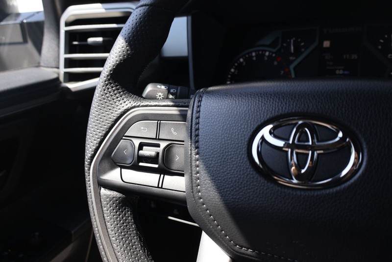 Toyota Tundra 2WD Vehicle Full-screen Gallery Image 26