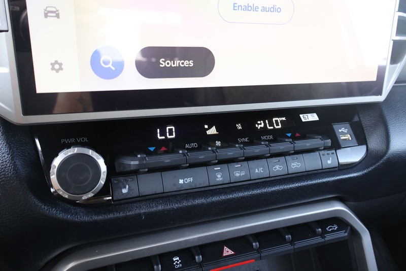 Toyota Tundra 2WD Vehicle Full-screen Gallery Image 31