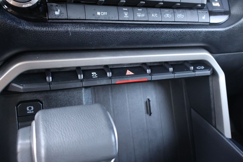 Toyota Tundra 2WD Vehicle Full-screen Gallery Image 32