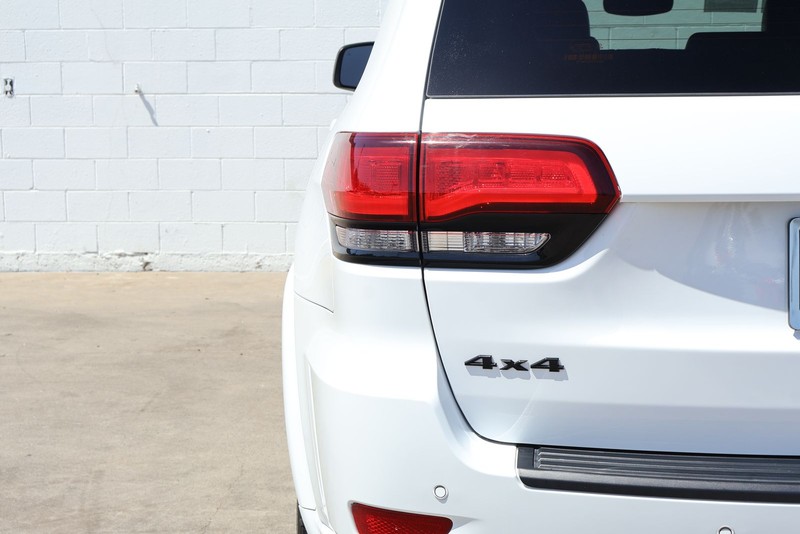 Jeep Grand Cherokee Vehicle Full-screen Gallery Image 07