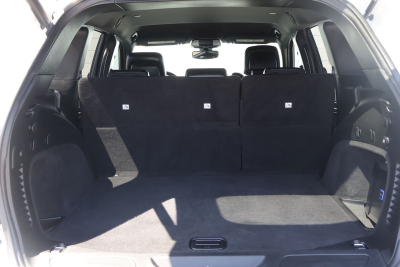 Jeep Grand Cherokee Vehicle Full-screen Gallery Image 08