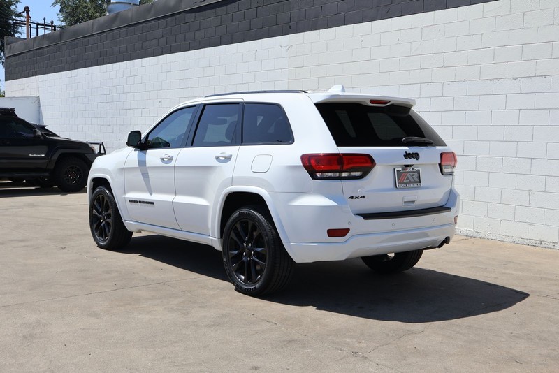 Jeep Grand Cherokee Vehicle Full-screen Gallery Image 09