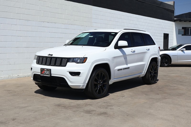 Jeep Grand Cherokee Vehicle Full-screen Gallery Image 11