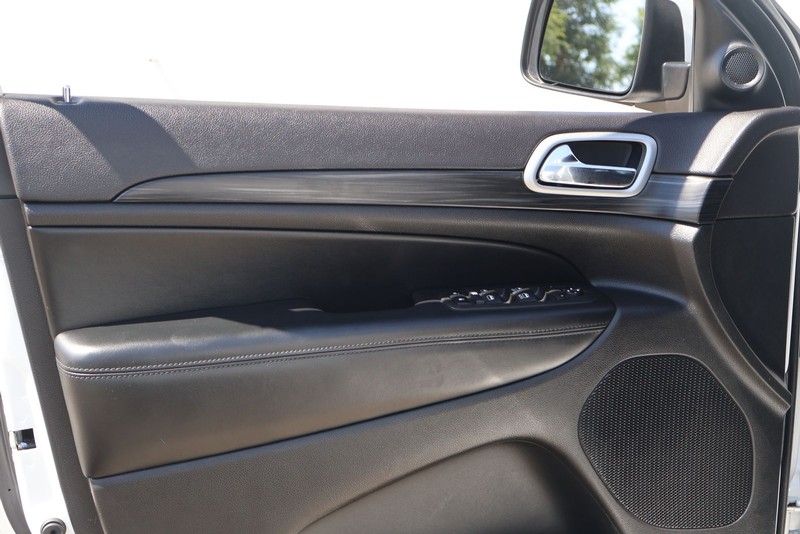 Jeep Grand Cherokee Vehicle Full-screen Gallery Image 15