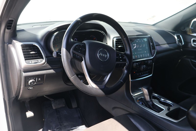 Jeep Grand Cherokee Vehicle Full-screen Gallery Image 16